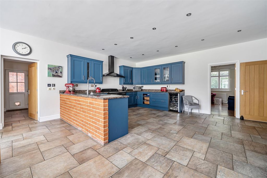 Property photo 3 of 32 1478672-14-6A3Ac2c07E649.Jpg