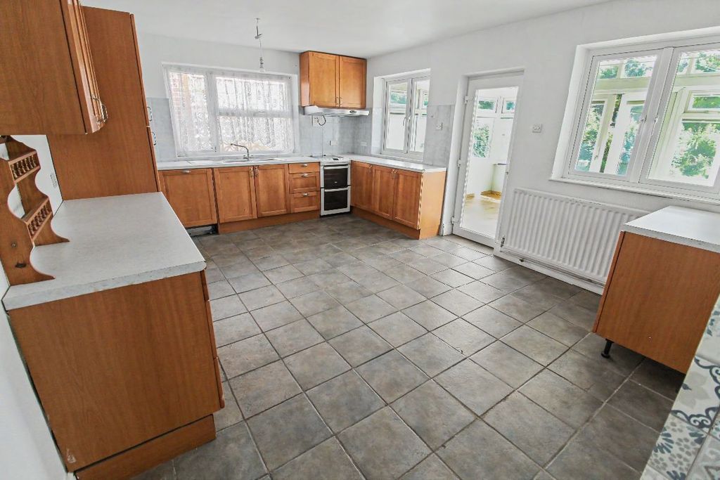 Property photo 2 of 36