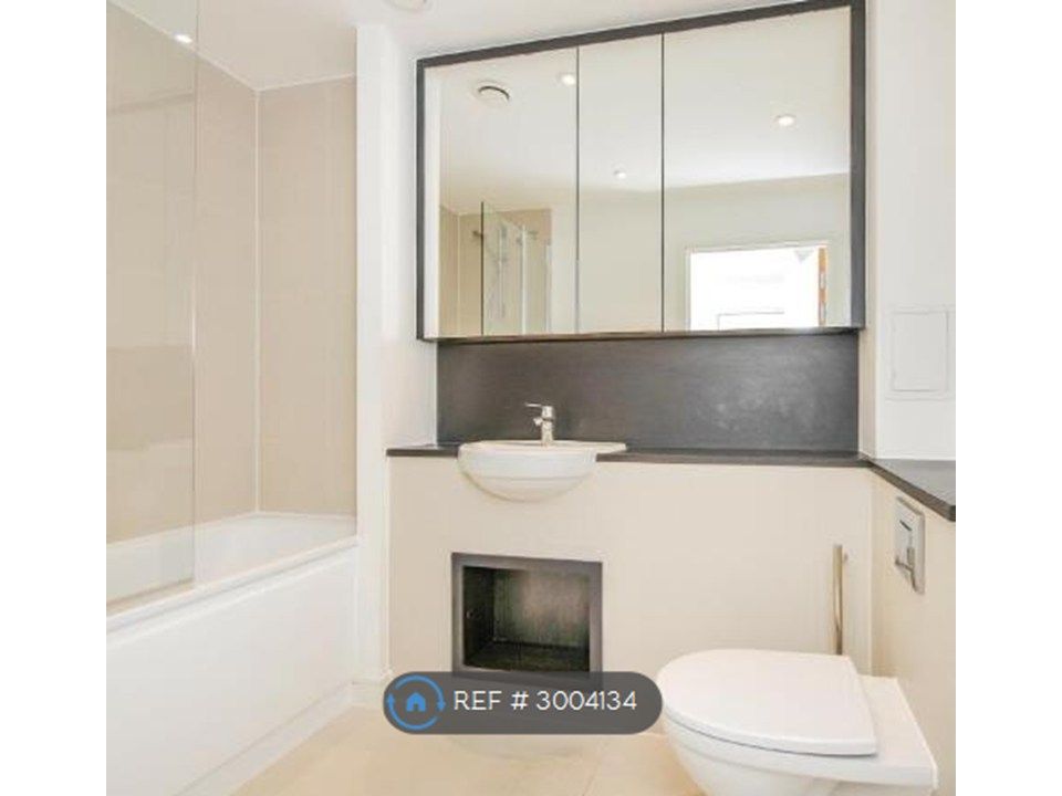 Property photo 3 of 9 Bathroom