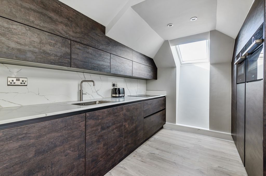Property photo 3 of 8 Kitchen / Recepti...