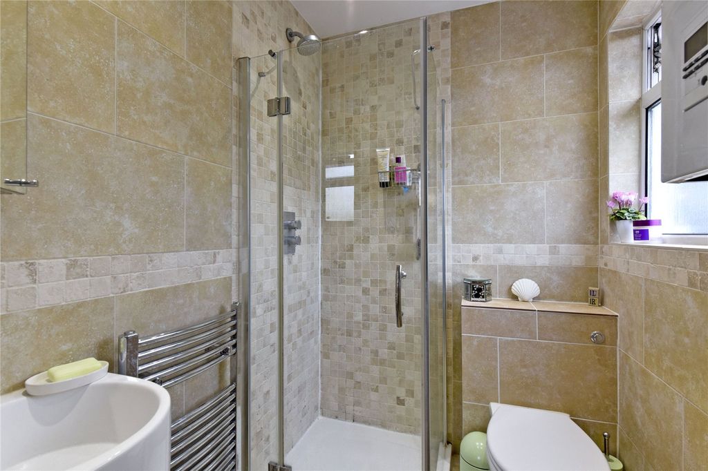Property photo 3 of 9 Bathroom