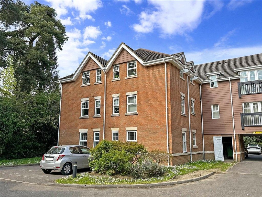 Property photo 2 of 10 Front