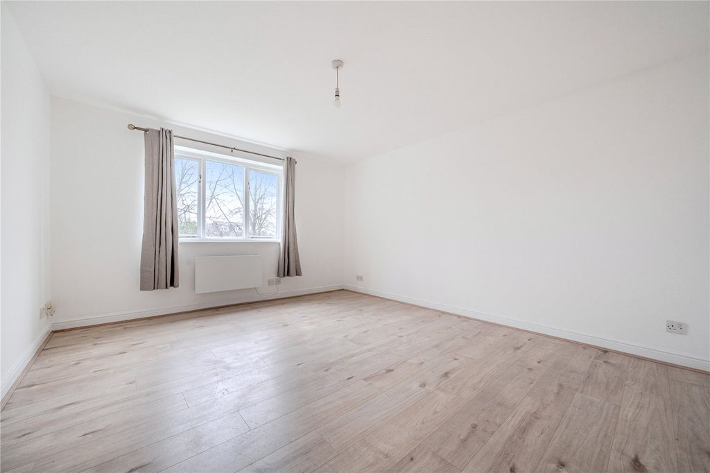 Property photo 2 of 16 Picture No. 13