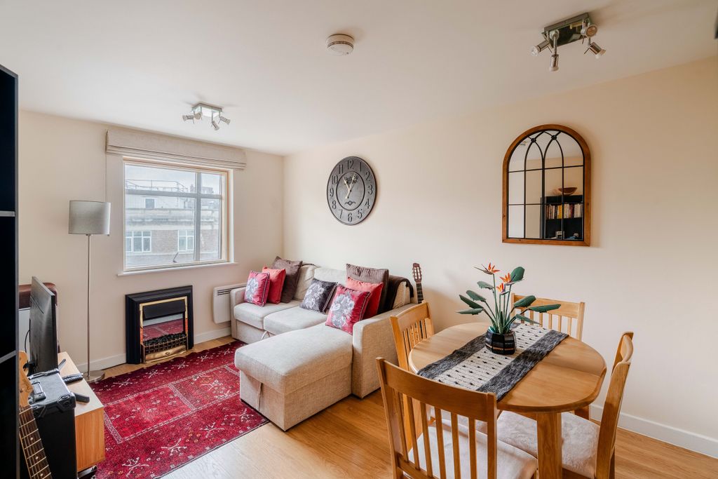 Property photo 2 of 7 9