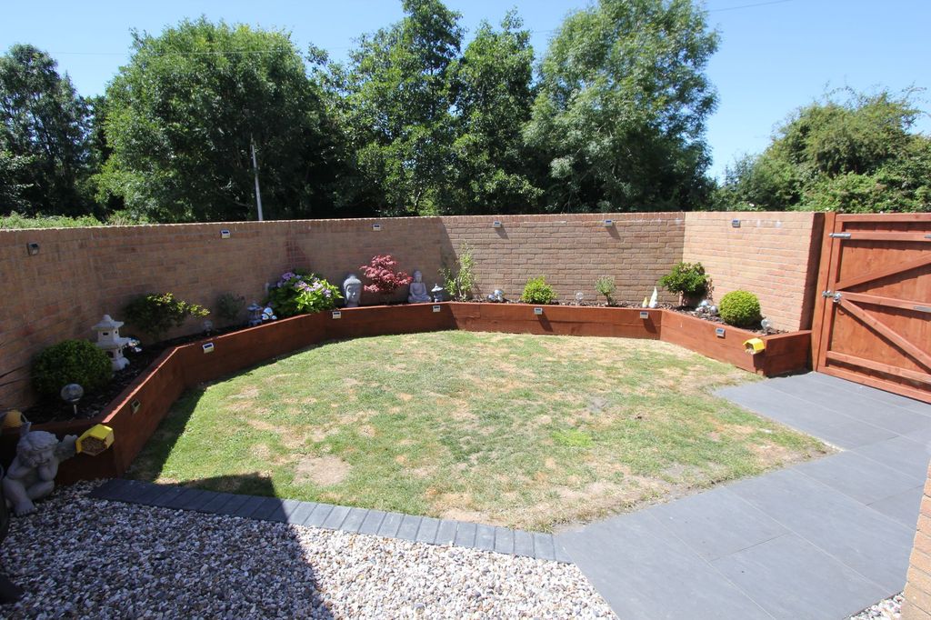 Property photo 2 of 28