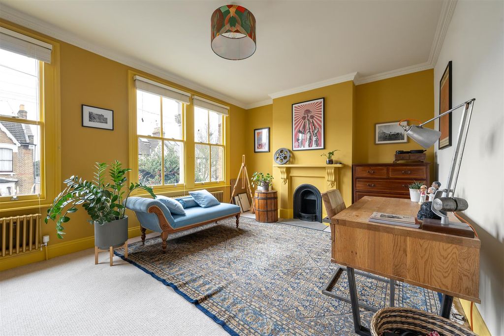 Property photo 3 of 36 Elmsdale Road, E17