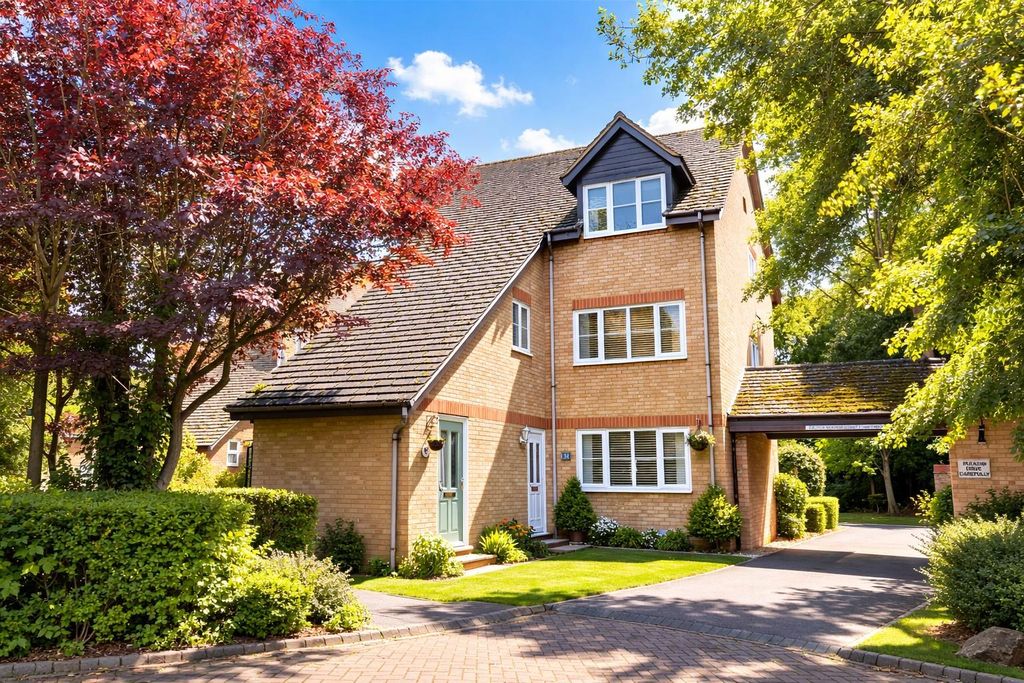 Property photo 1 of 11 33 Bengeo Mews.Jpg