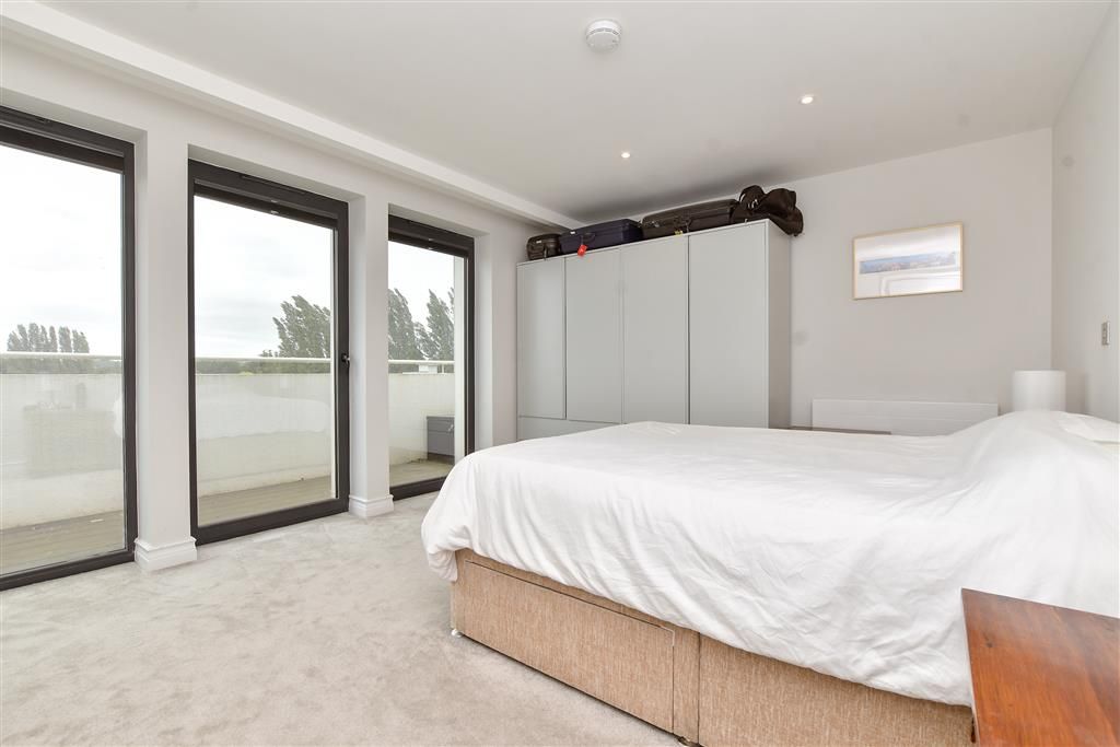 Property photo 1 of 11 Bedroom
