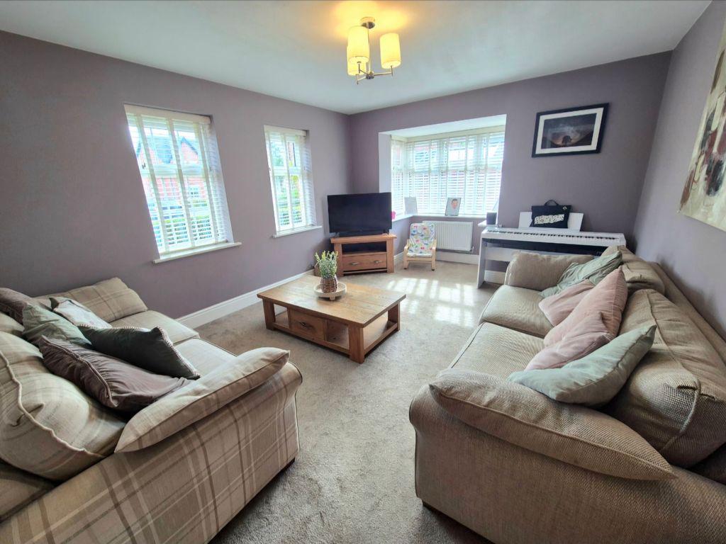 Property photo 2 of 20 Lounge