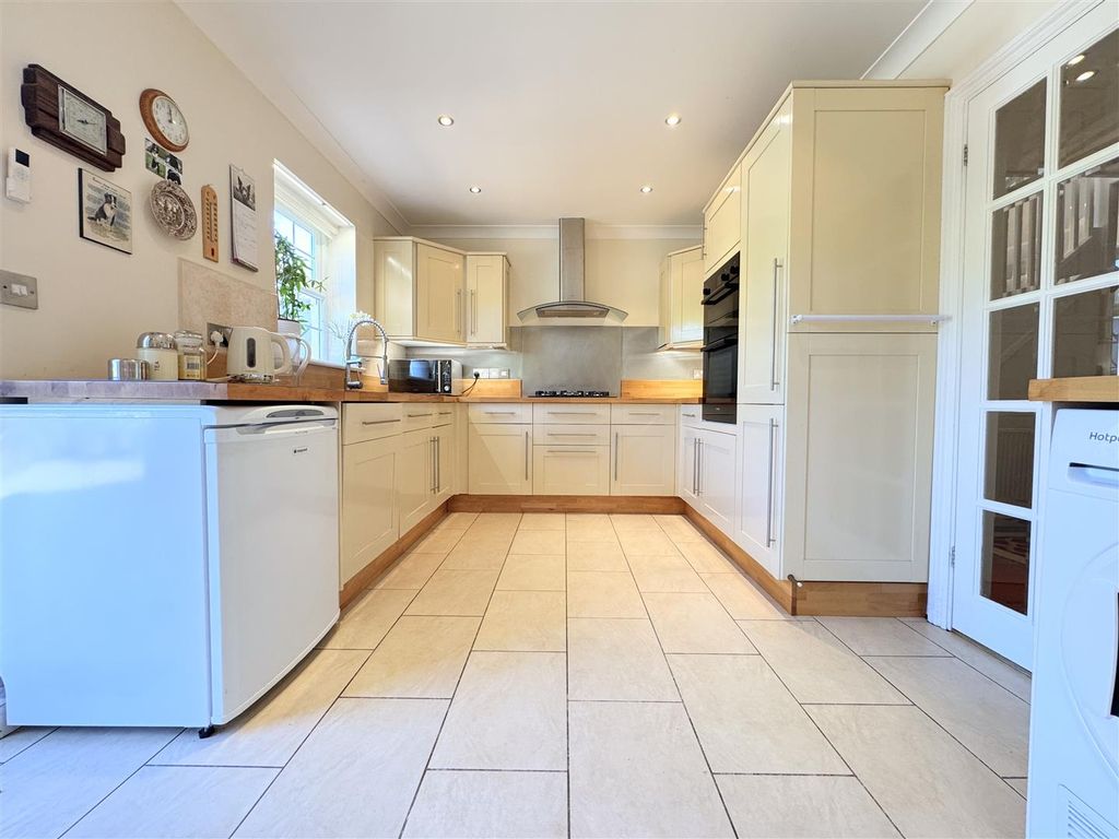 Property photo 3 of 35 Kitchen
