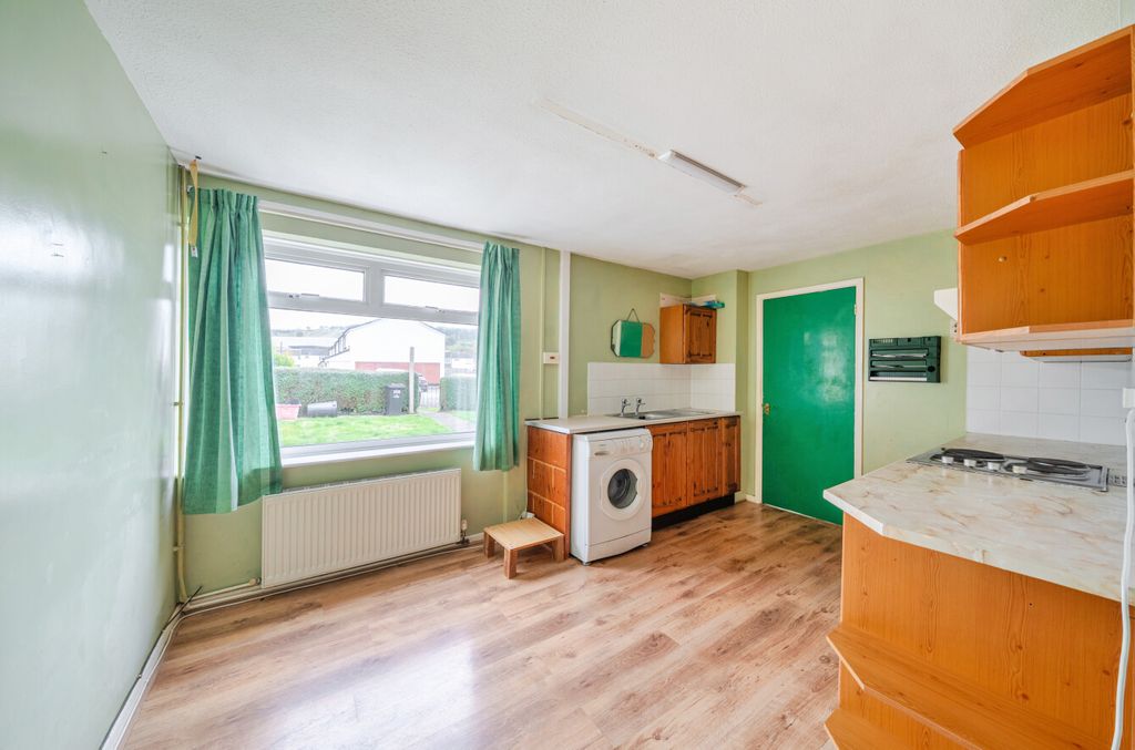 Property photo 2 of 20 1364718-1-68ee427...