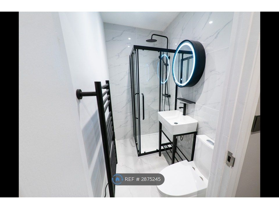 Property photo 3 of 18 Bathroom