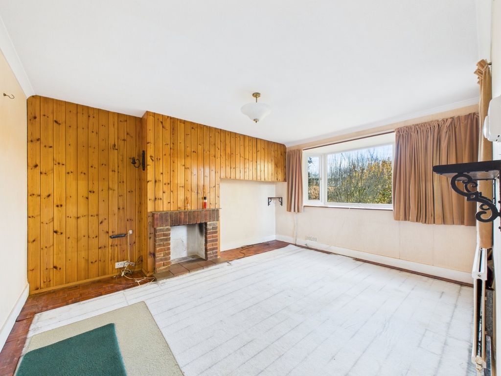 Property photo 3 of 21 Living Room