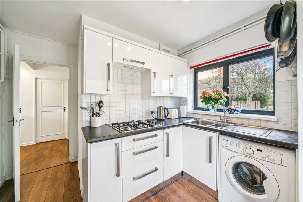 Property photo 2 of 17 Picture No. 13