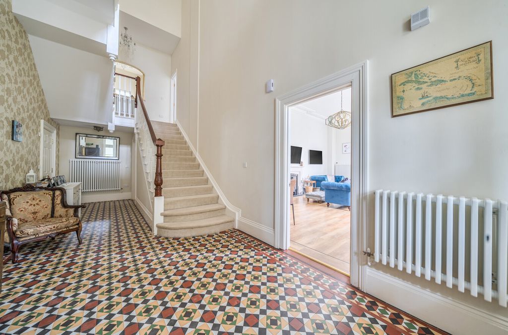 Property photo 2 of 24 1381143-10-691363...