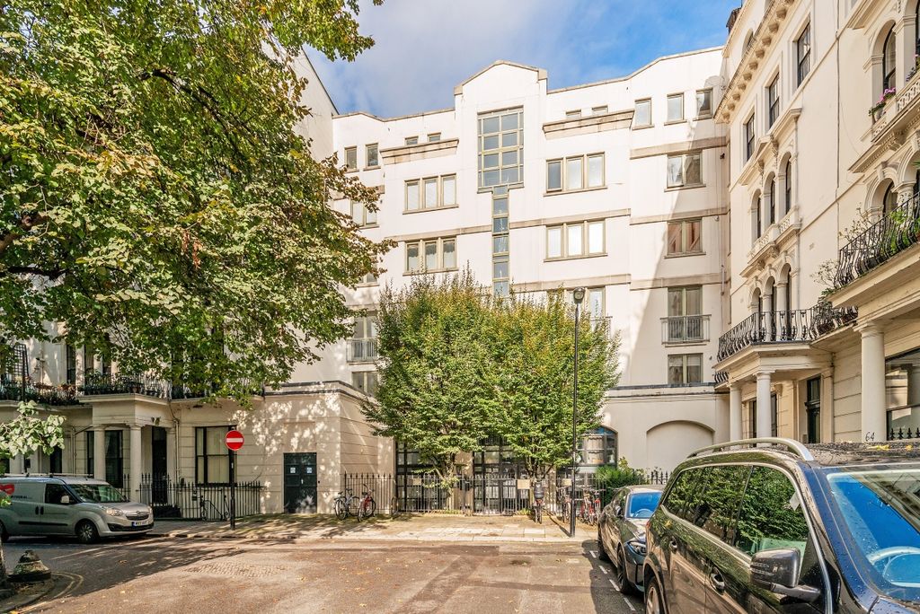 Property photo 2 of 10 External