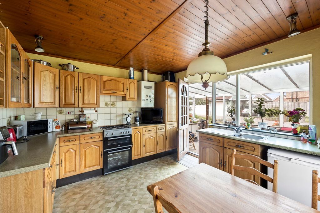 Property photo 3 of 32