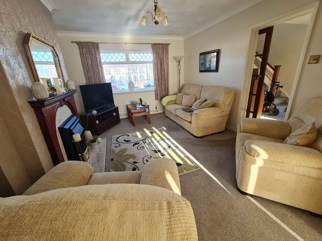 Property photo 2 of 17 Lounge