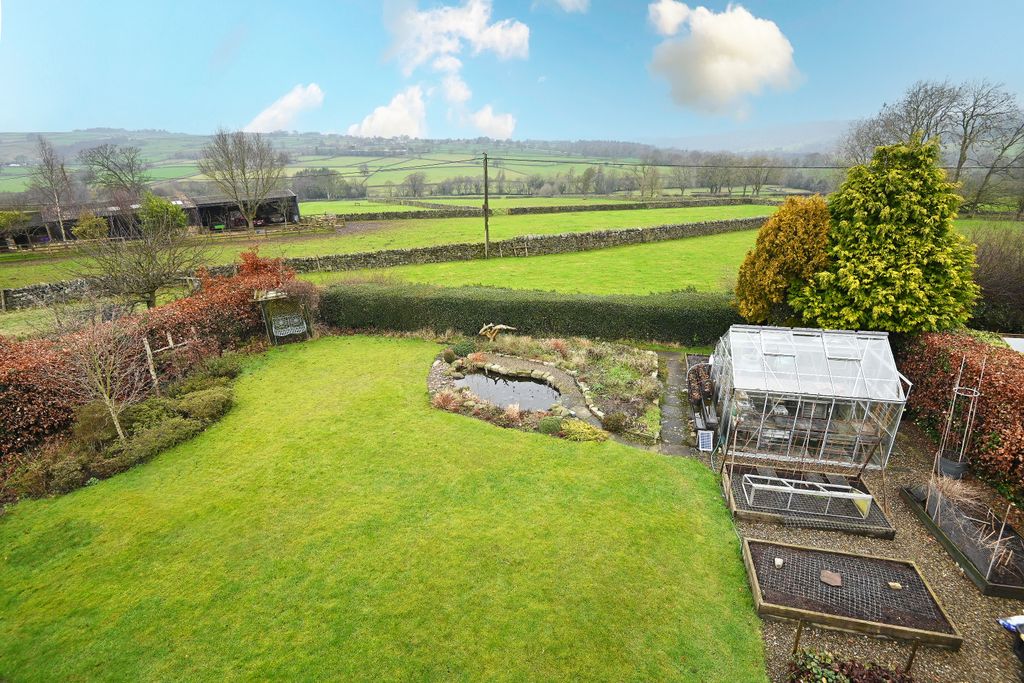 Property photo 2 of 25 11