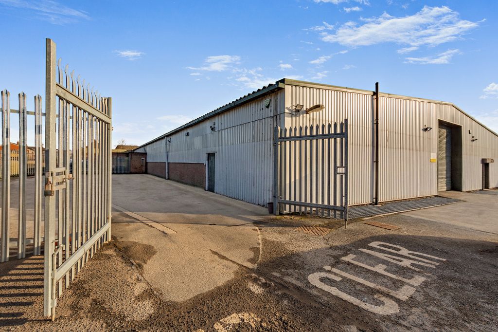 Property photo 2 of 8