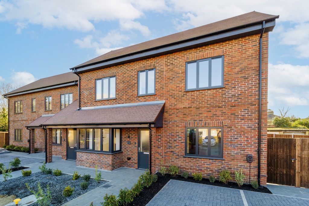 Property photo 2 of 10