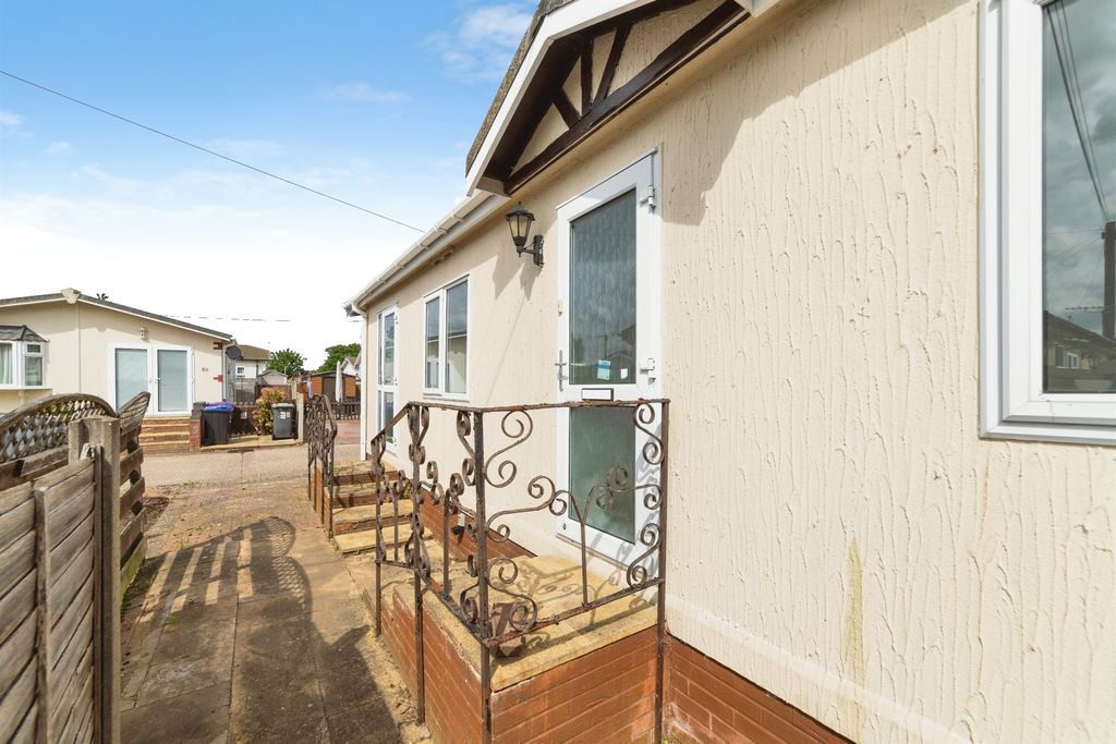 Property photo 2 of 20