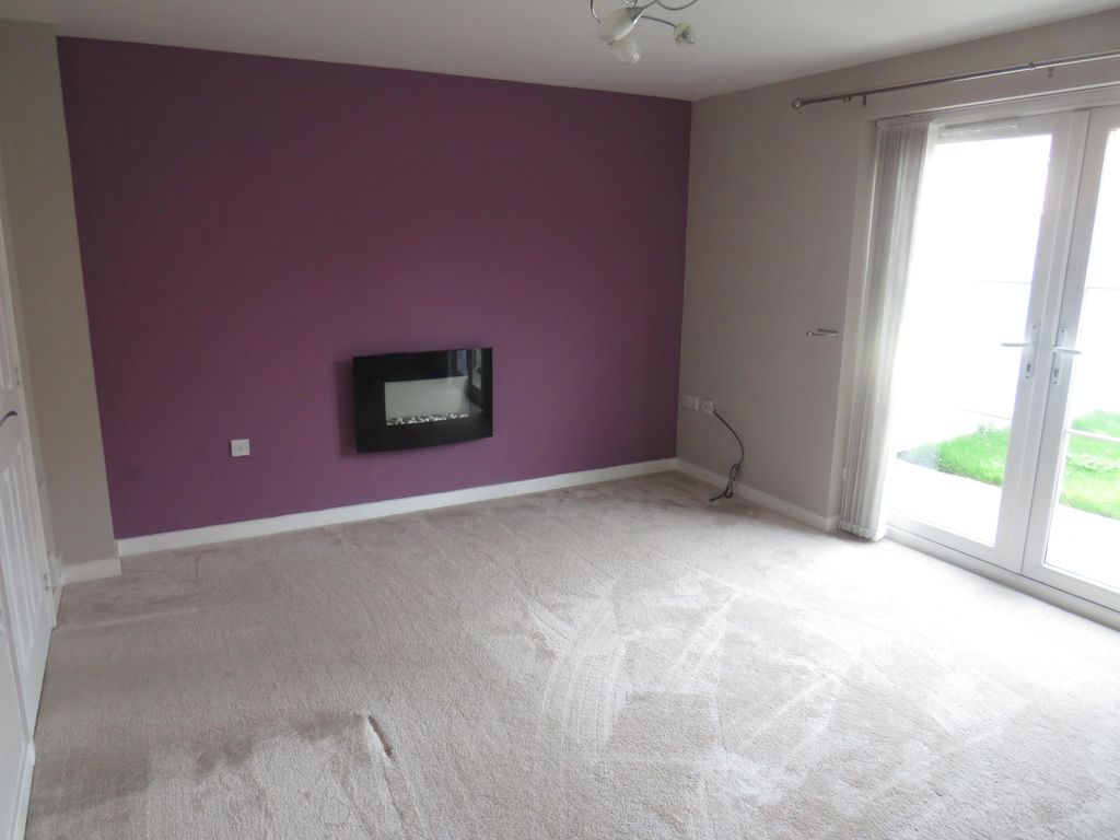 Property photo 2 of 5 Living Room