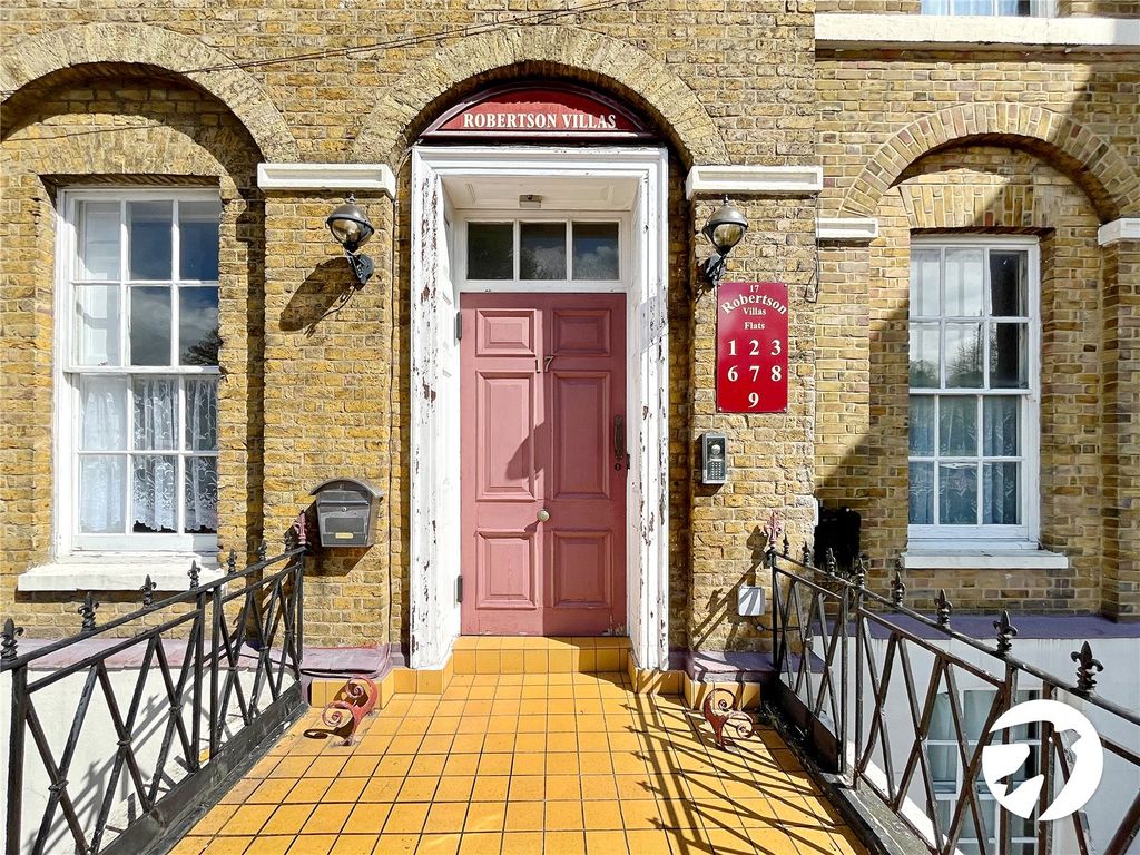 Property photo 1 of 12 Entrance
