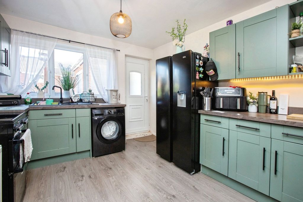 Property photo 3 of 18 Kitchen Dining Room