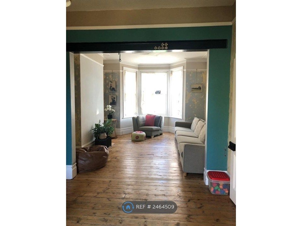 Property photo 2 of 28