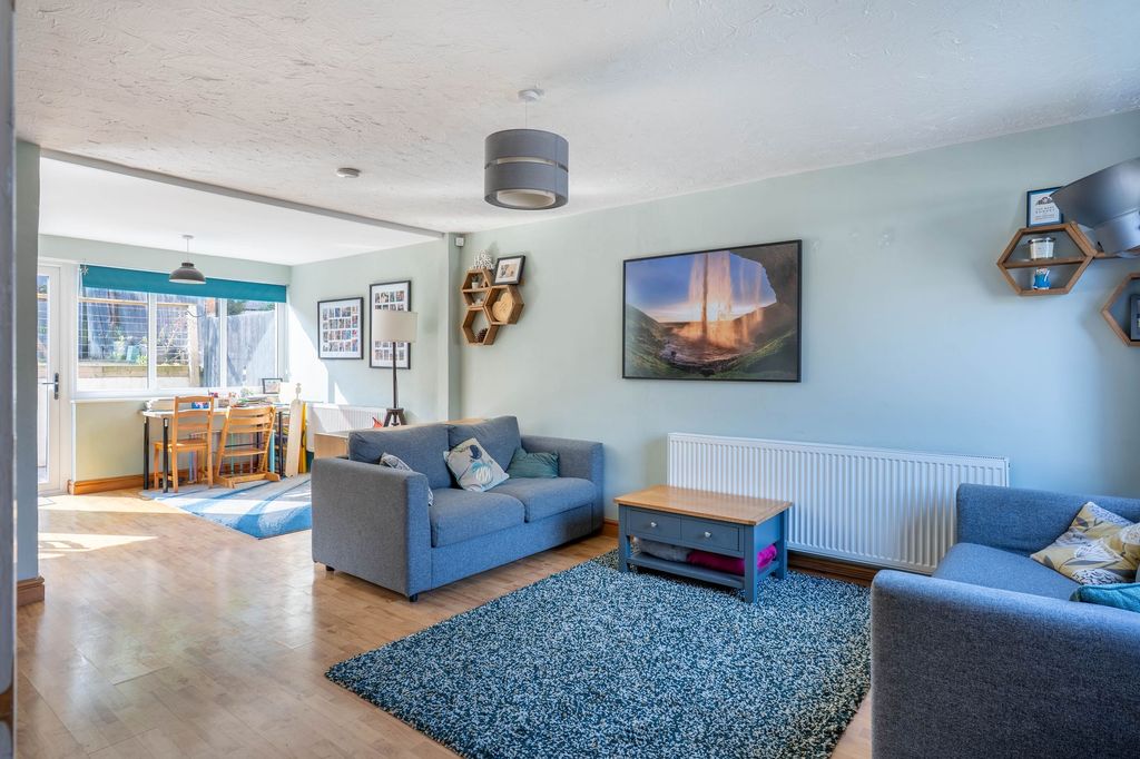 Property photo 2 of 19