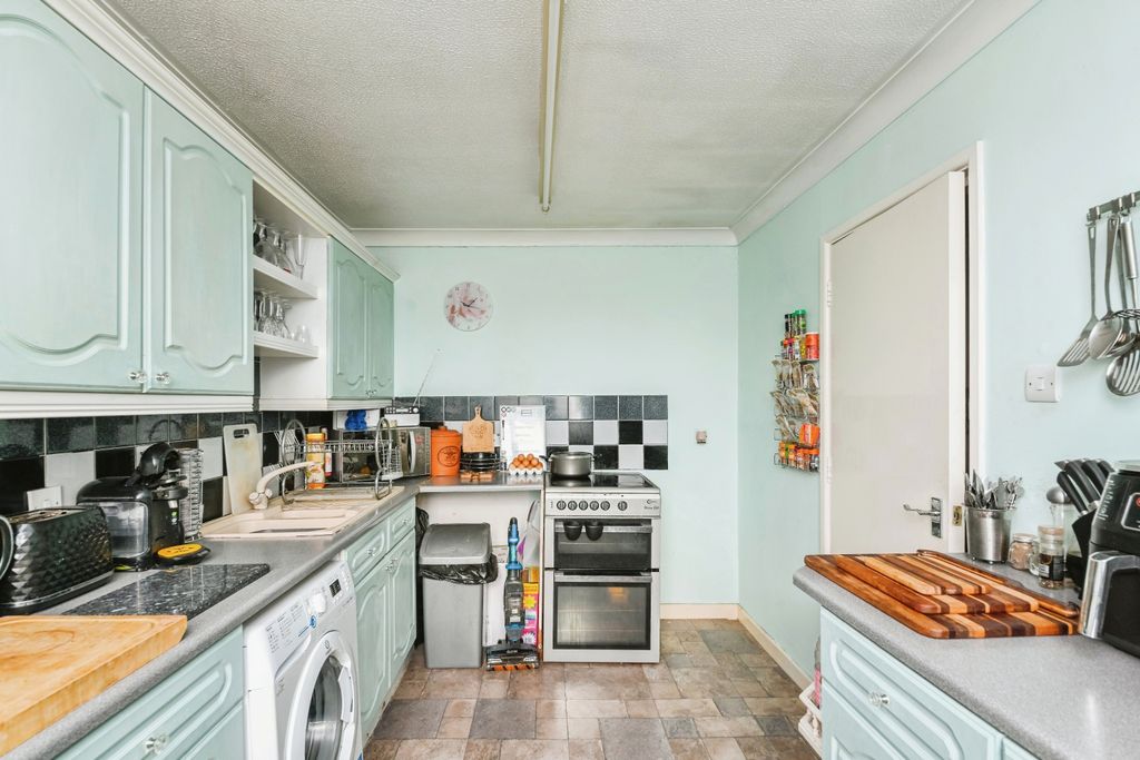 Property photo 2 of 14 Kitchen