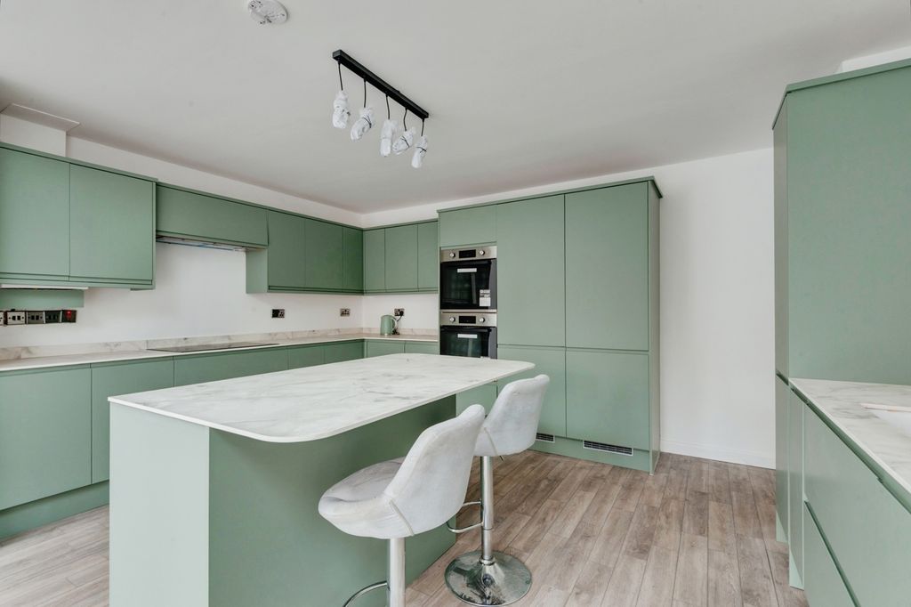 Property photo 3 of 20 Pbox-Img.Jpg