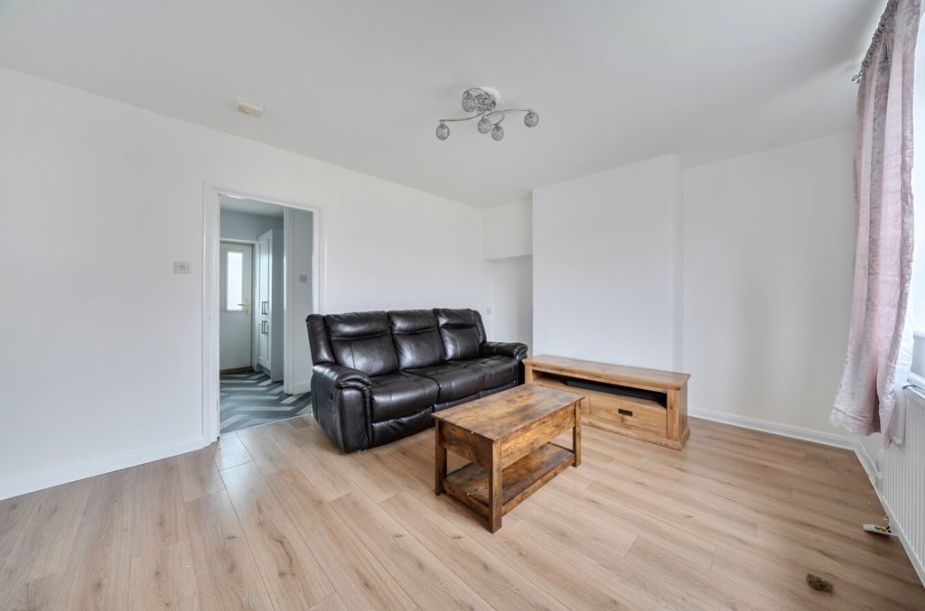 Property photo 2 of 26 1419326-12-699Ca0F0744B5