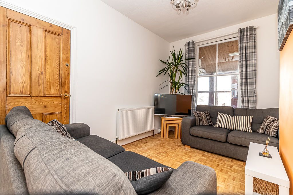 Property photo 3 of 24 .