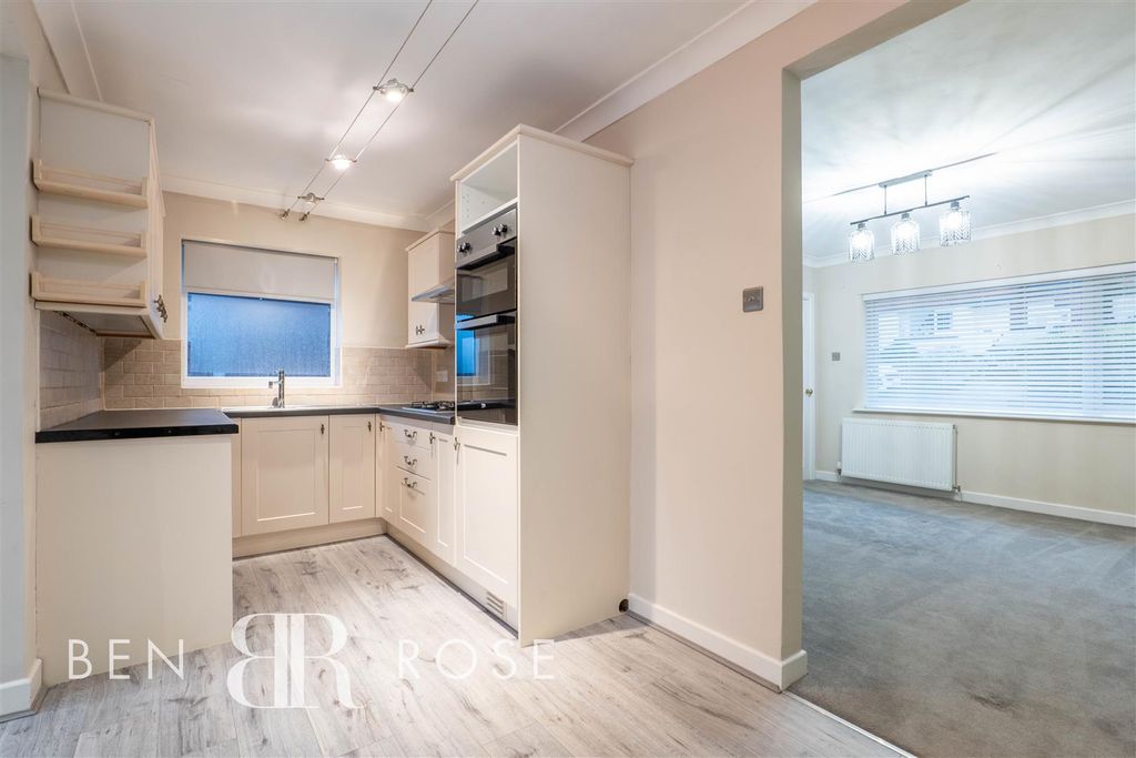 Property photo 3 of 19 Kitchen