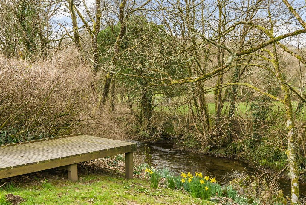 Property photo 2 of 28 Garden & River