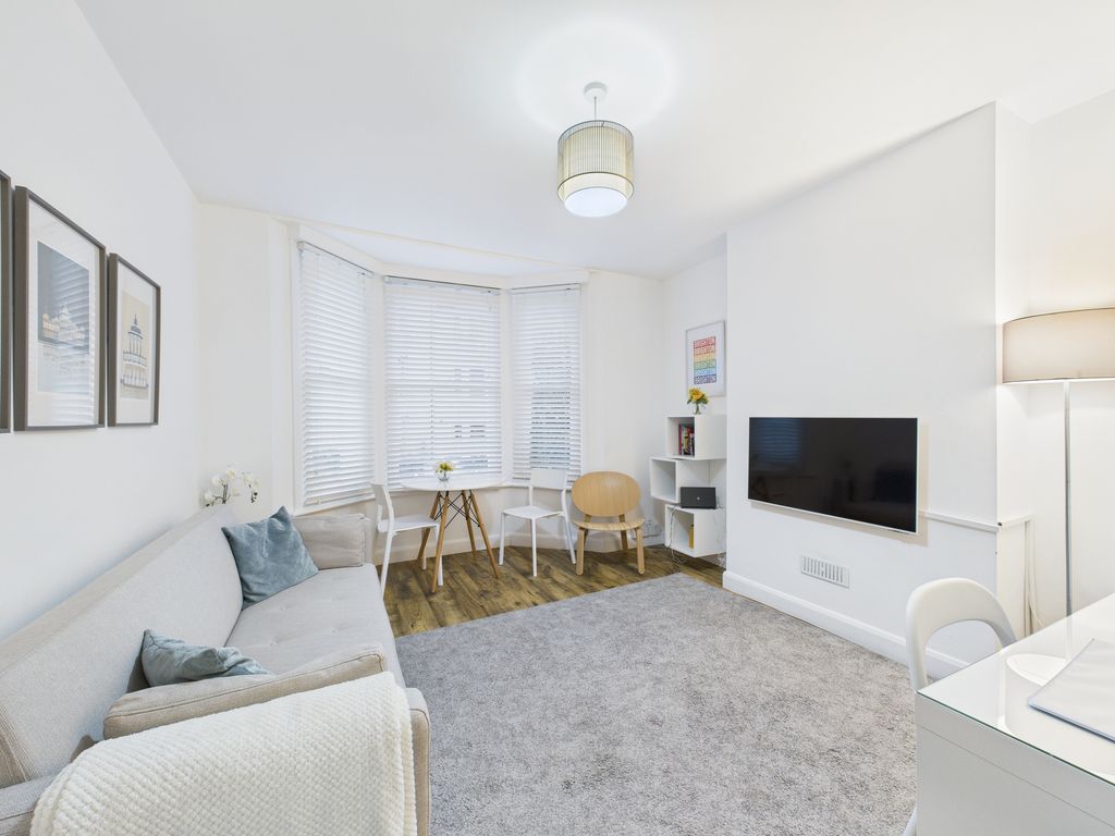 Property photo 1 of 5 Cam04693G0-Pr0055-Still007