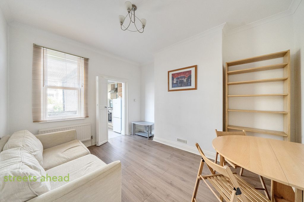 Property photo 3 of 13 B8F32Eae-98A8-40F...