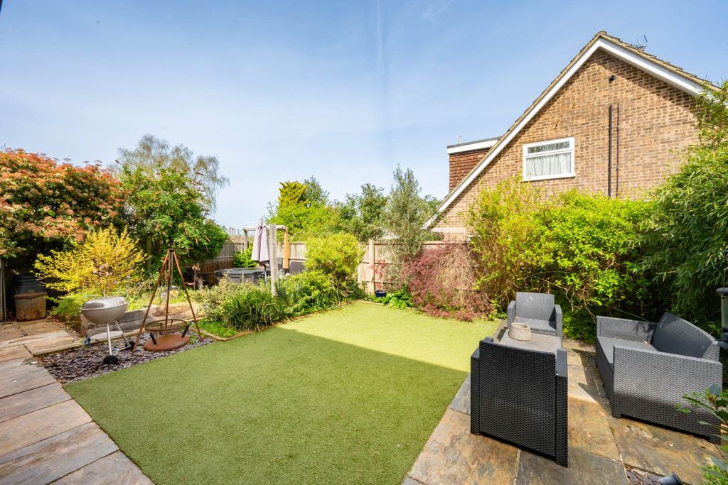 Property photo 2 of 28