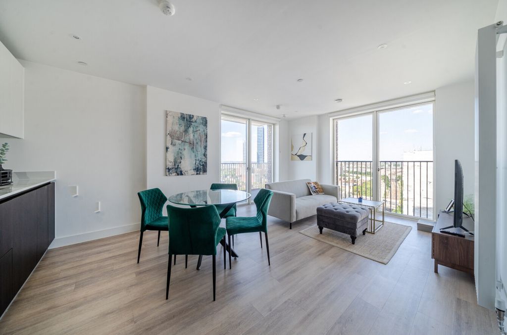 Property photo 3 of 13 1319823-9-686d3B9...