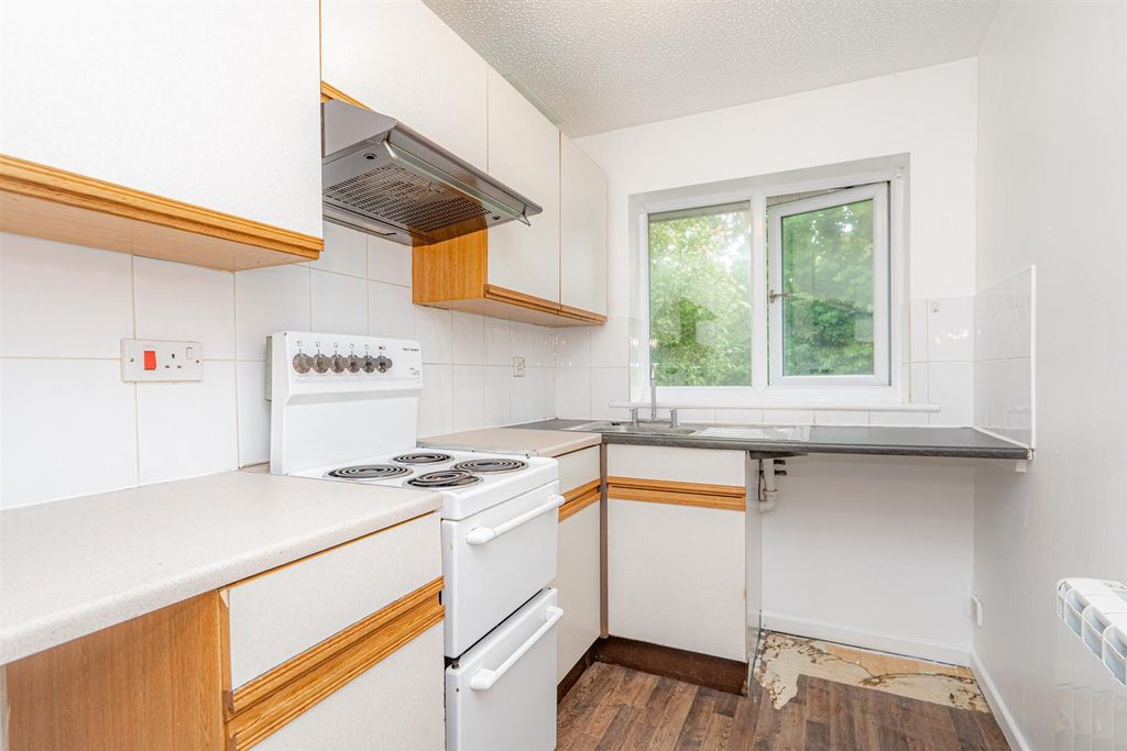 Property photo 3 of 9 Kitchen