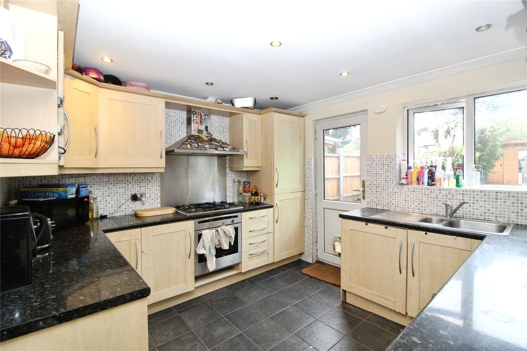 Property photo 2 of 9 Picture No. 12