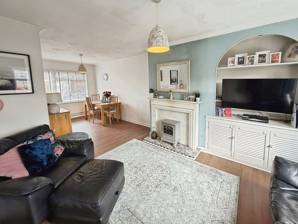 Property photo 2 of 28