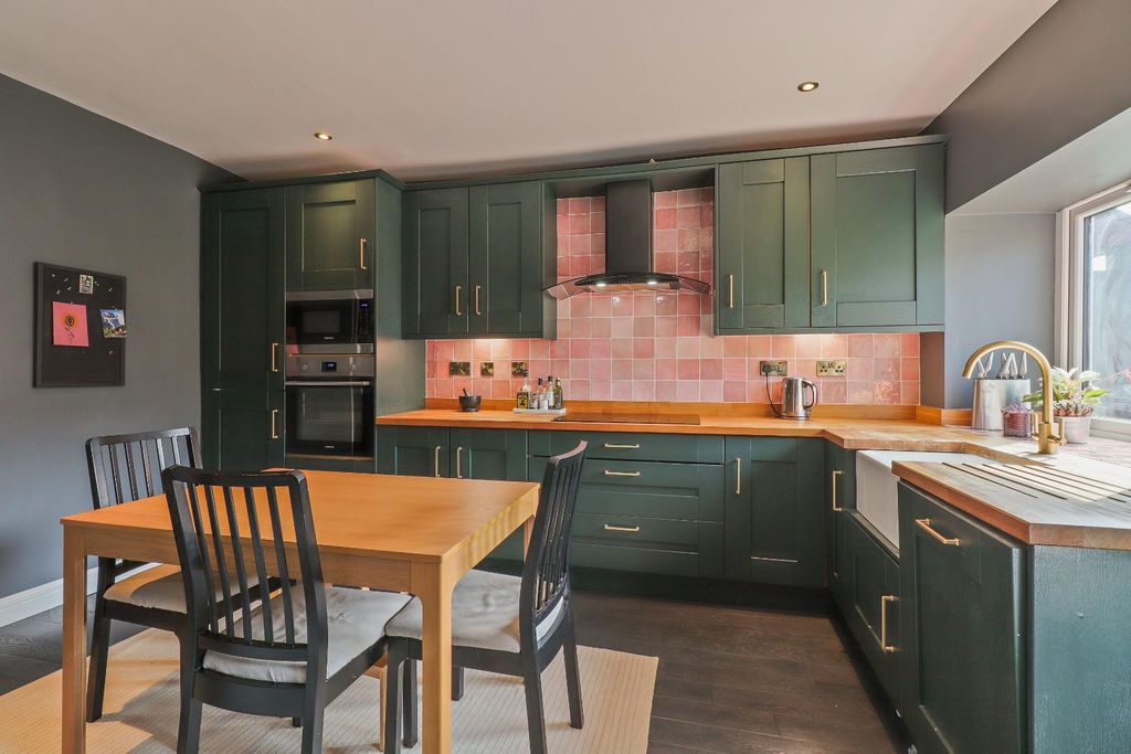 Property photo 3 of 34 Kitchen
