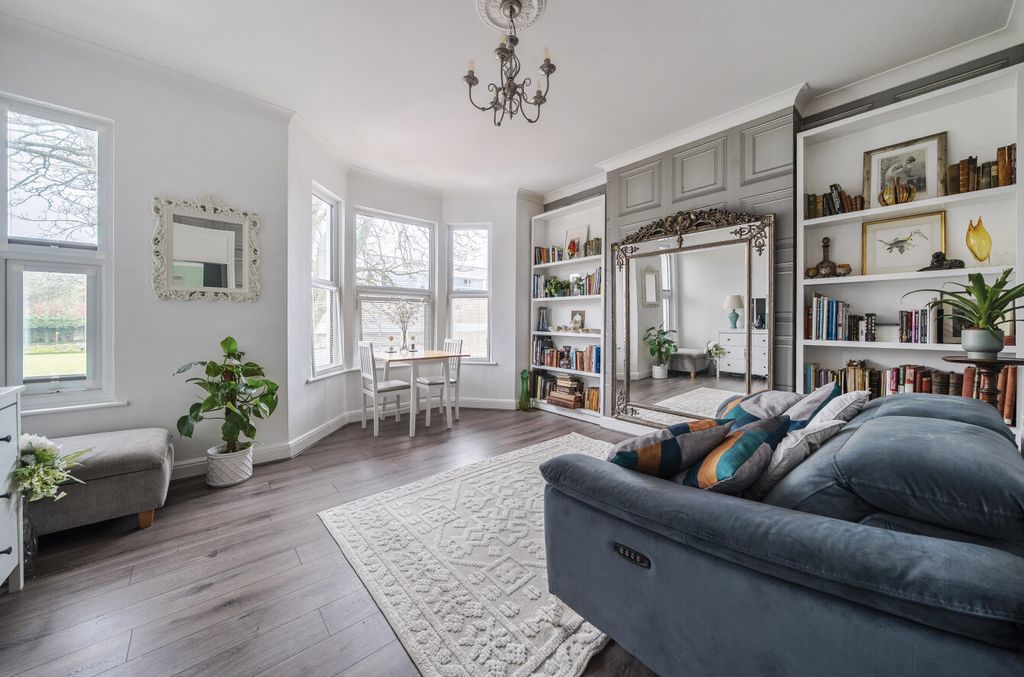 Property photo 1 of 11 1416926-11-699704...