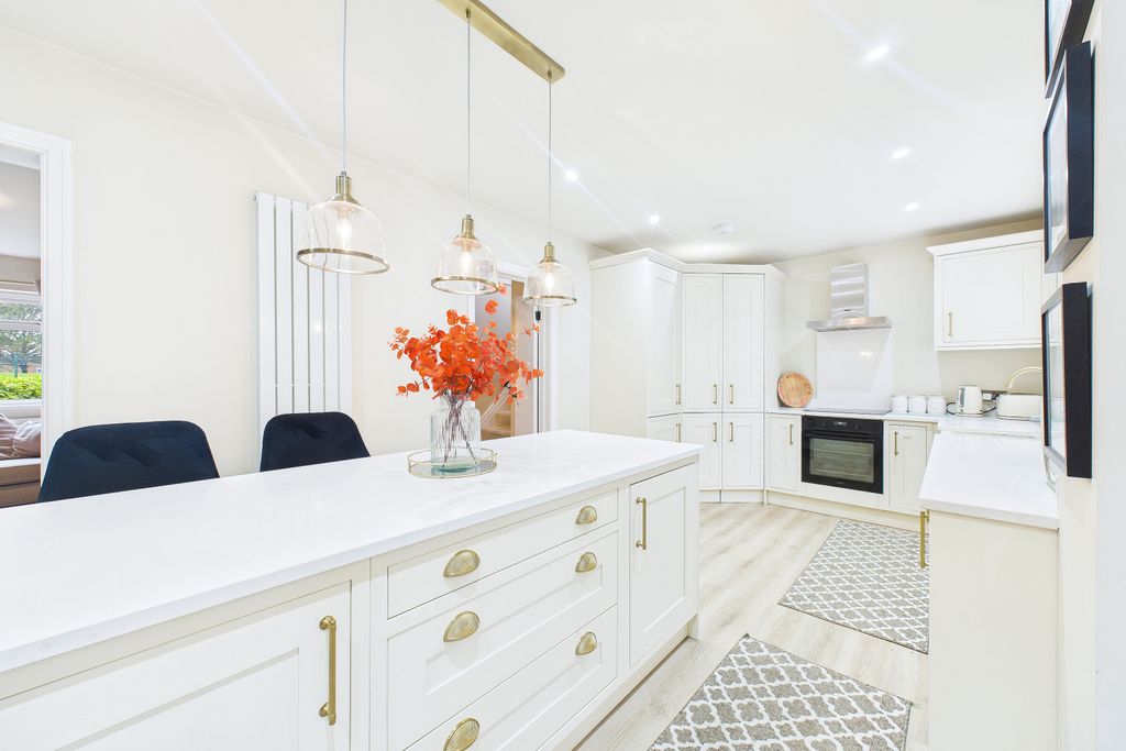 Property photo 3 of 15 Open Plan Family Dining Kitchen