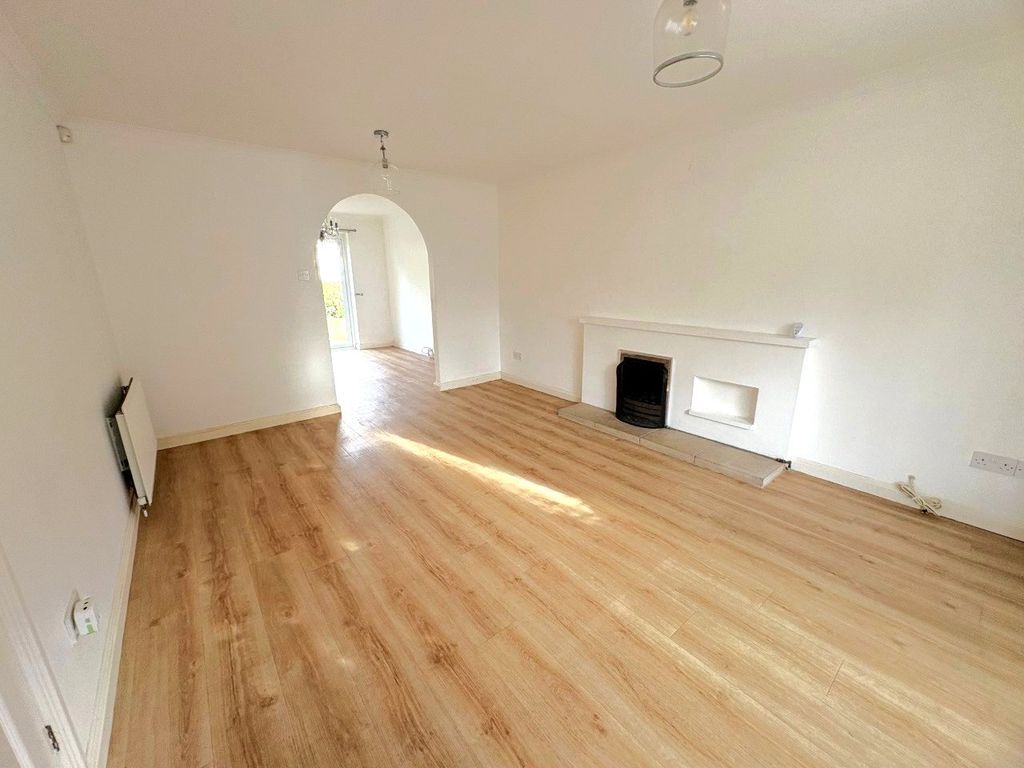 Property photo 2 of 16 Picture No. 32