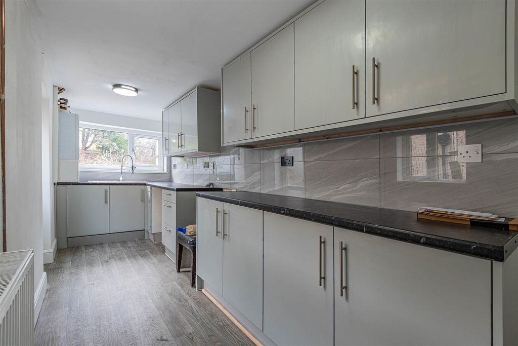 Property photo 2 of 13 Storrar Road 8-11.Jpg
