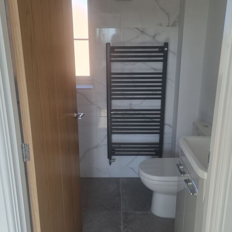 Property photo 2 of 19 Guest WC